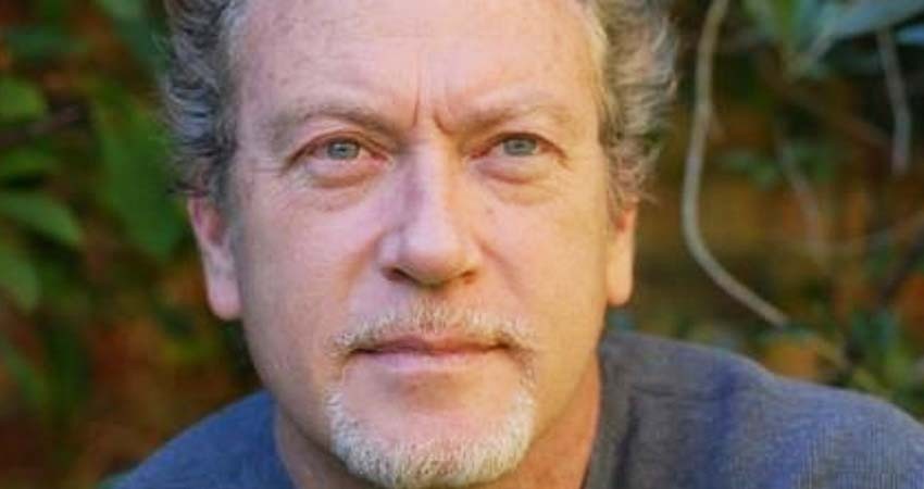 “Los periodistas deben luchar en aras de la democracia”: Jon Lee Anderson