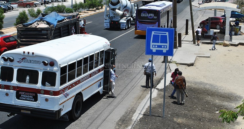 El transporte público no puede llevar pasajeros de pie: Dirección de Transporte