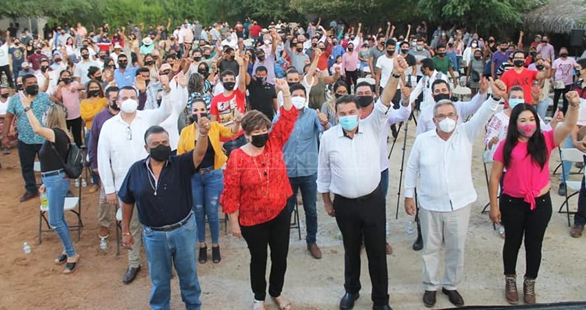 Políticos ignoran restricciones sobre realización de actos masivos en pandemia