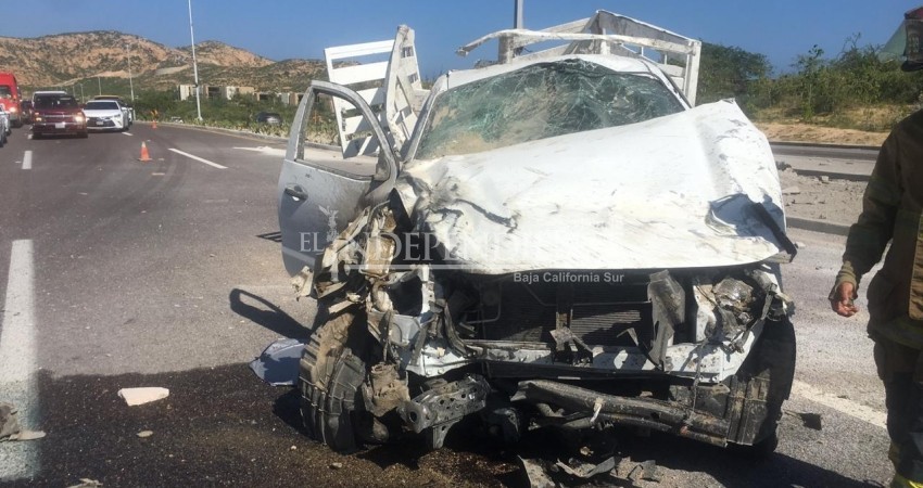 Aparatoso accidente en el Corredor Turístico de Los Cabos Aparatoso accidente en el Corredor Turístico de Los Cabos
