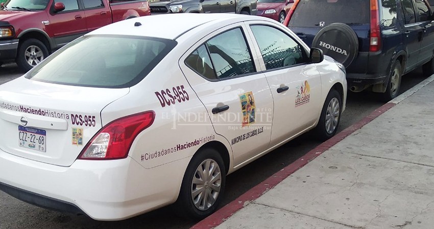 Otra vez captan a vehículo oficial siendo mal utilizado