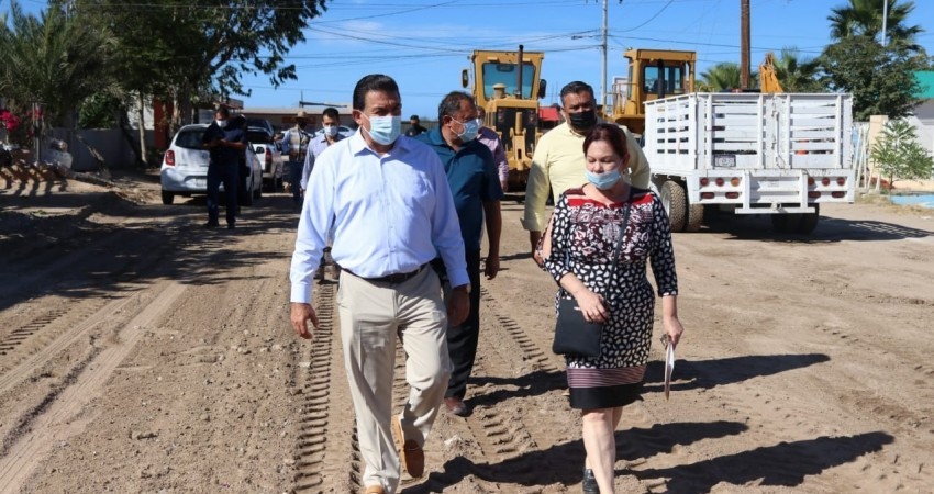 Arranca el alcalde de La Paz pavimentación de la calle Coahuila en Chametla