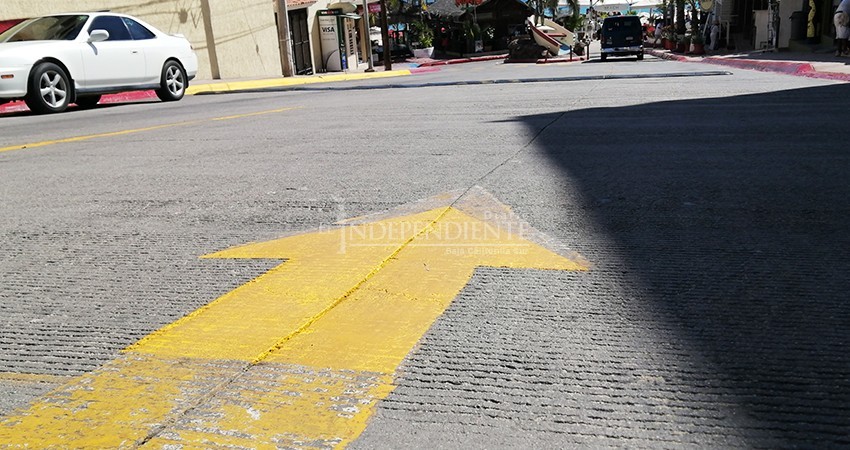 Justicia cívica en Los Cabos: Si no puedes pagar una multa de tránsito, puedes pintar una banqueta
