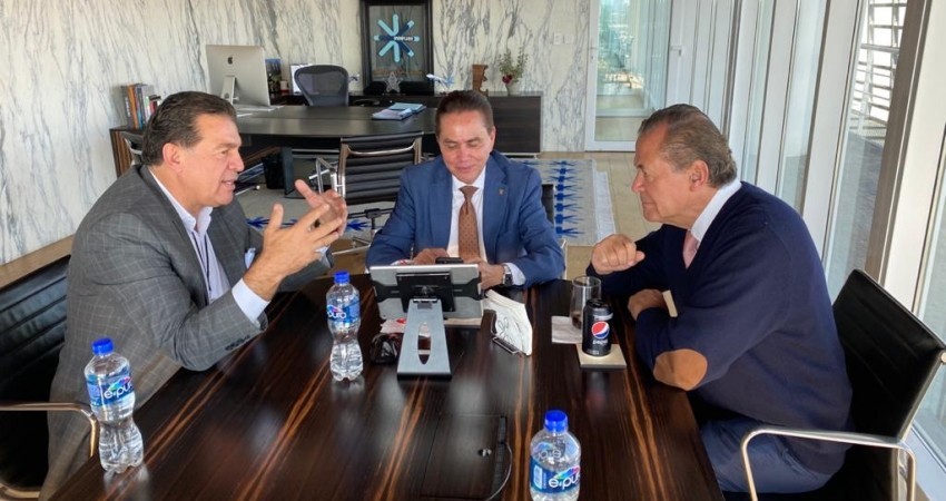 Busca el alcalde Muñoz Álvarez más conectividad aérea para La Paz