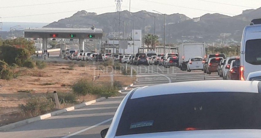 Colapsado el  libramiento por accidente en Corredor Turístico de Los Cabos Colapsado el  libramiento por accidente en Corredor Turístico de Los Cabos