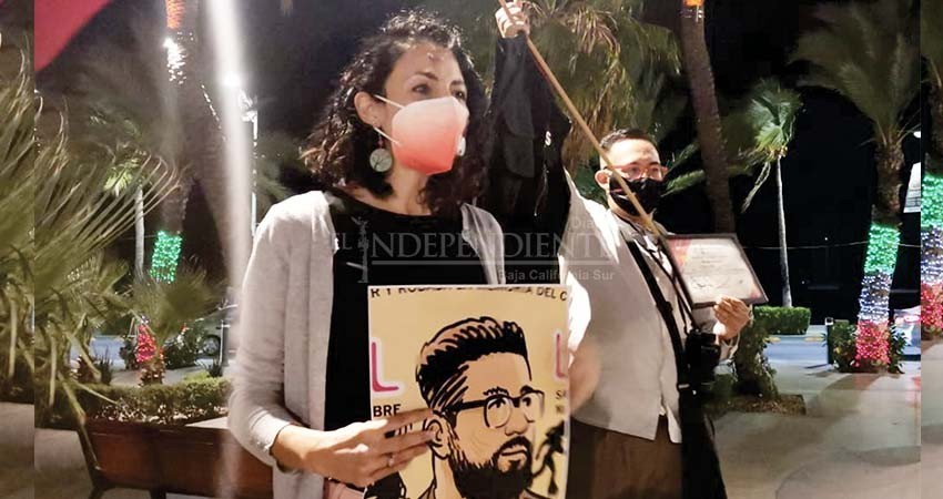 Con manifestaciones en el malecón despiden a reportero fallecido; piden esclarecer su caso