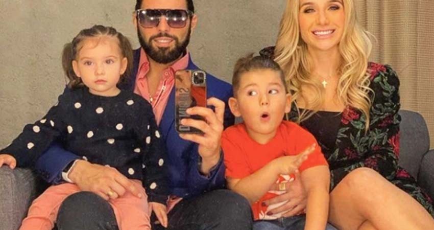 Poncho De Nigris le enseña a su hijo a disparar; lo tunden en redes