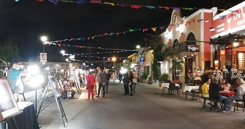 Con sana distancia, pero ‘ahorcada’ vialidad el viernes de “Viva La Plaza” Con sana distancia, pero ‘ahorcada’ vialidad el viernes de “Viva La Plaza”