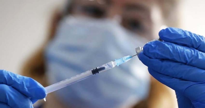 Mujer sufre grave reacción alérgica a la vacuna contra covid