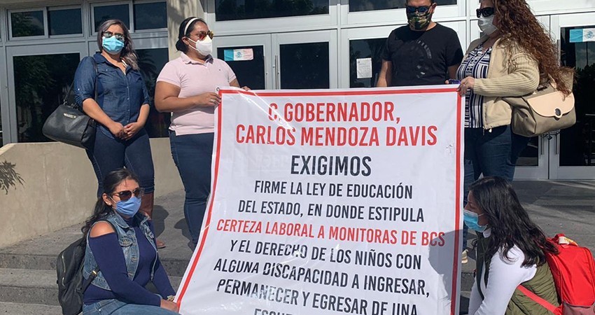 Profesores monitores exigen al gobierno que publique la ley que les daría certeza laboral