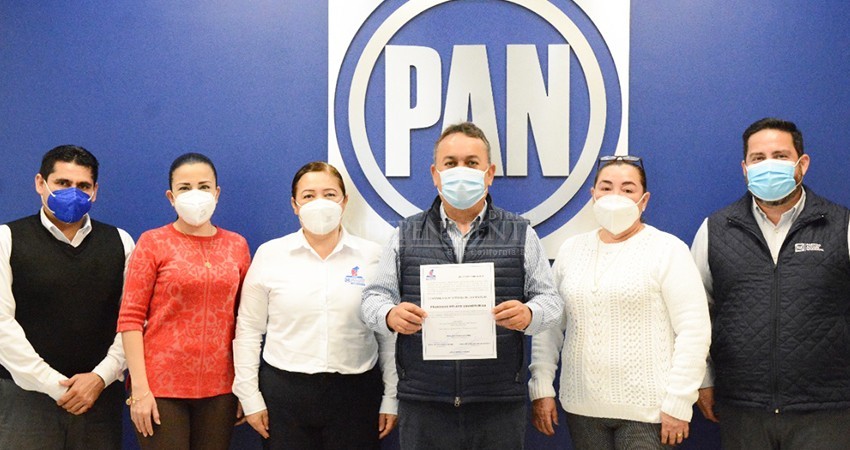 “Pancho” Pelayo recibe constancia de registro como precandidato