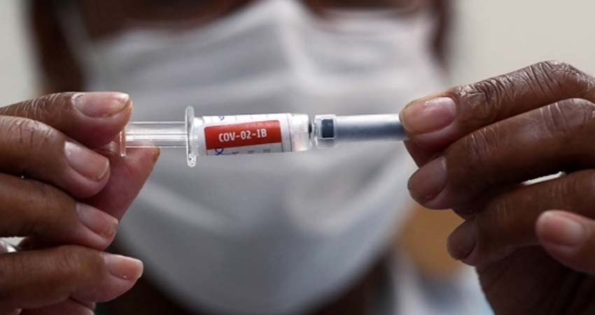 Vacuna china CoronaVac tiene eficacia mayor a 50%, dice Brasil