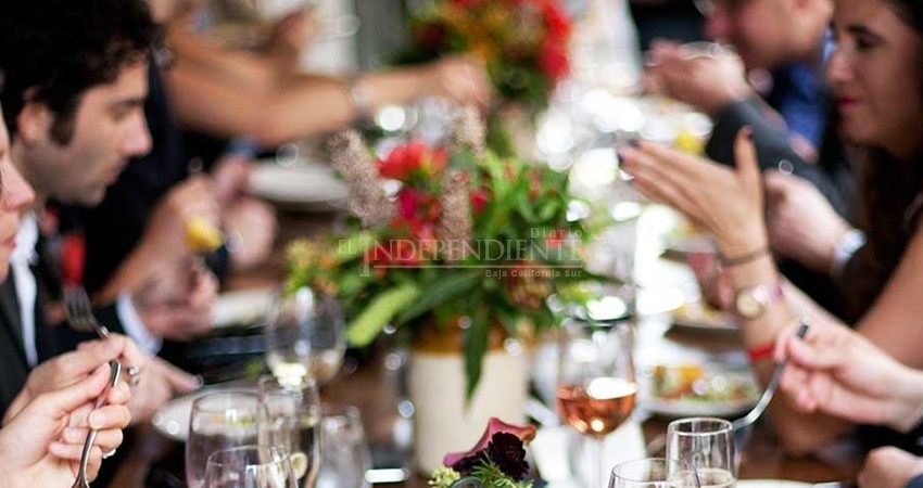 Incremento de casos Covid-19 se origina mayormente en reuniones familiares, no en lugares públicos