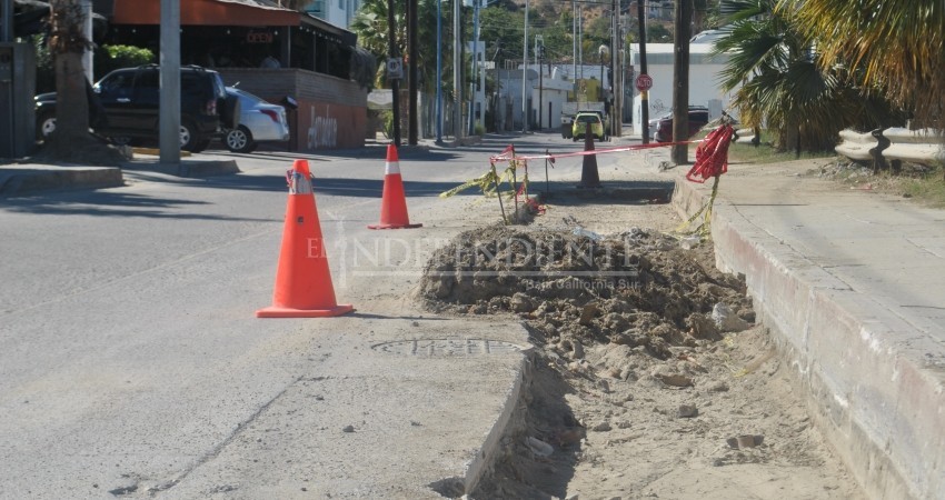 Tapan un bache, pero ocasionan otros dos, aseguran vecinos del centro de SJC