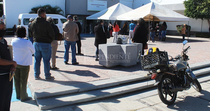 Pacientes del ISSSTE se aglomeran porque no hay sistema de citas Pacientes del ISSSTE se aglomeran porque no hay sistema de citas