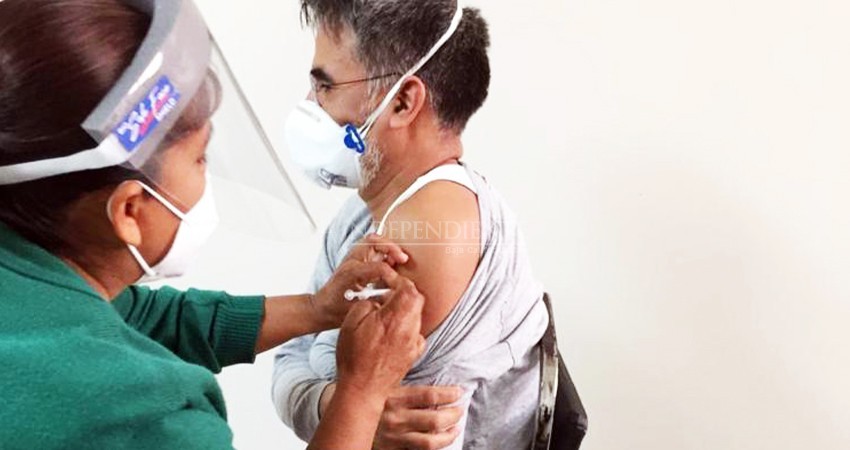 Vacunación: entre el alivio, la incertidumbre y el hermetismo Vacunación: entre el alivio, la incertidumbre y el hermetismo