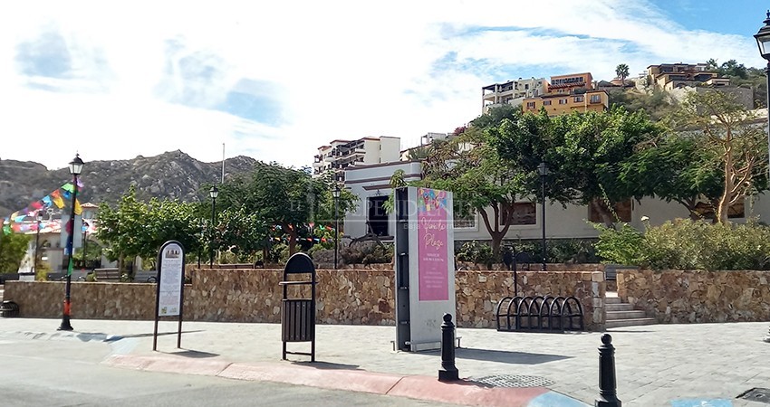 Duro golpe a la economía local el cierre de plazas públicas: Empresarios de Los Cabos Duro golpe a la economía local el cierre de plazas públicas: Empresarios de Los Cabos