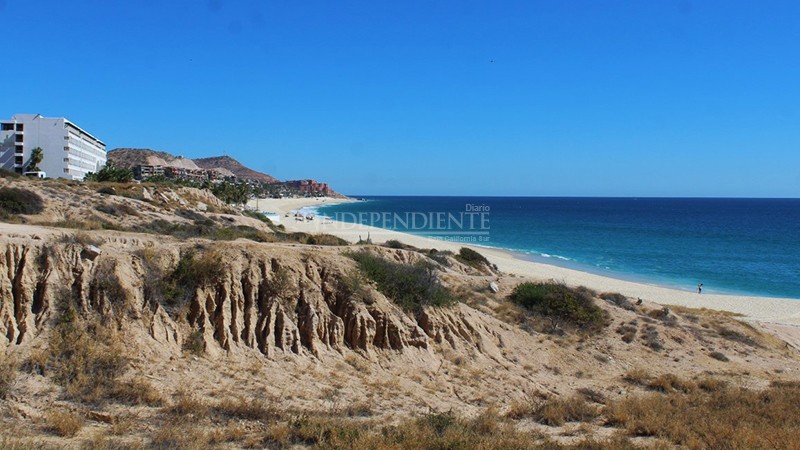 Ciudadanos denuncian que extranjeros quieren apoderarse de la playa 