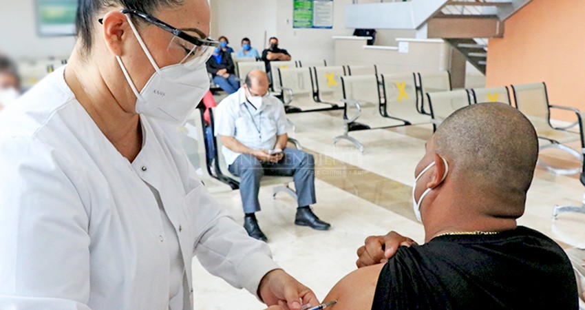 Deben personas vacunadas contra Covid mantener medidas preventivas