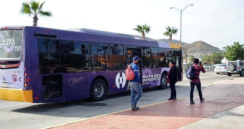 Choferes suburbanos no respetan descuentos para adultos mayores Choferes suburbanos no respetan descuentos para adultos mayores
