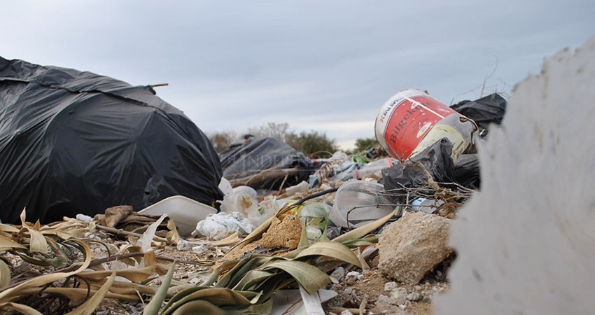 Denuncian proliferación de basureros clandestinos en terrenos cercanos al aeropuerto
