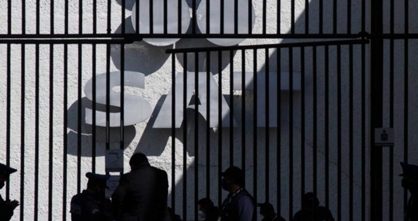 Función Pública inhabilita y multa a tres funcionarios del SAT Función Pública inhabilita y multa a tres funcionarios del SAT