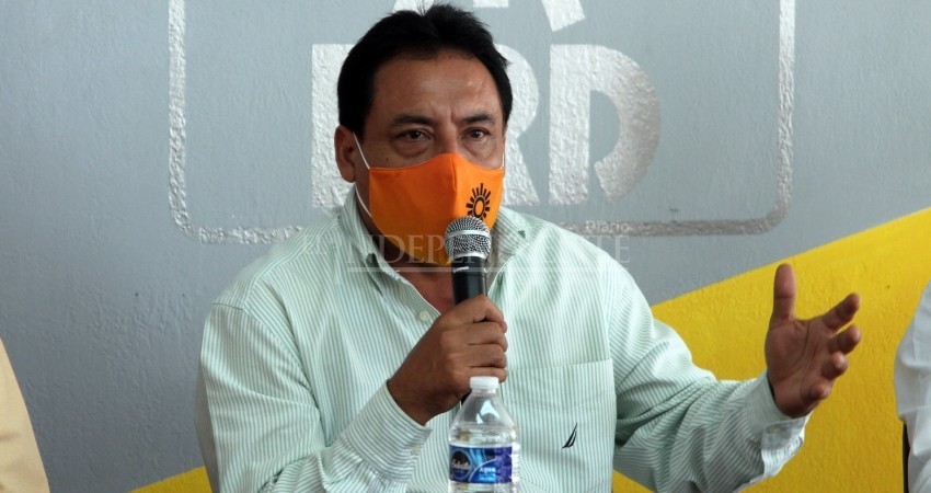 Acepta presidente del PRD que registró a hijo y esposa como aspirantes a candidaturas