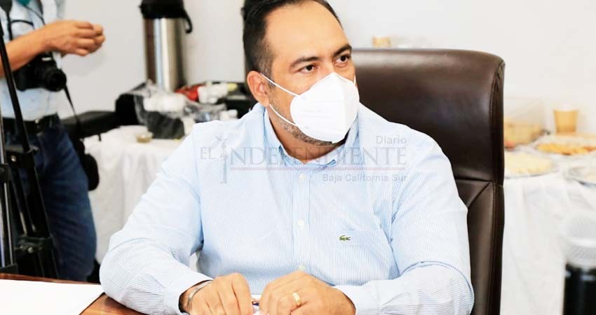 “Que tengan decoro y mejor renuncien en lugar de pedir licencias”, pide regidor panista