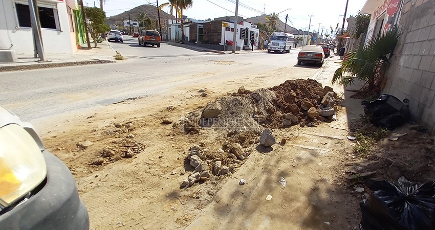OOMSAPAS destruye calle de vecinos que recolectaron firmas para su bacheo OOMSAPAS destruye calle de vecinos que recolectaron firmas para su bacheo