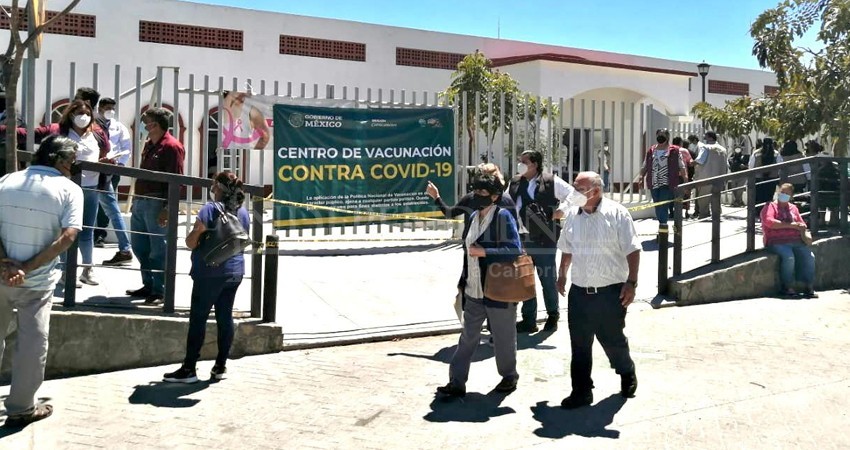 Arranca vacunación anticovid en Todos Santos; paceños se movilizan al pueblo mágico Arranca vacunación anticovid en Todos Santos; paceños se movilizan al pueblo mágico
