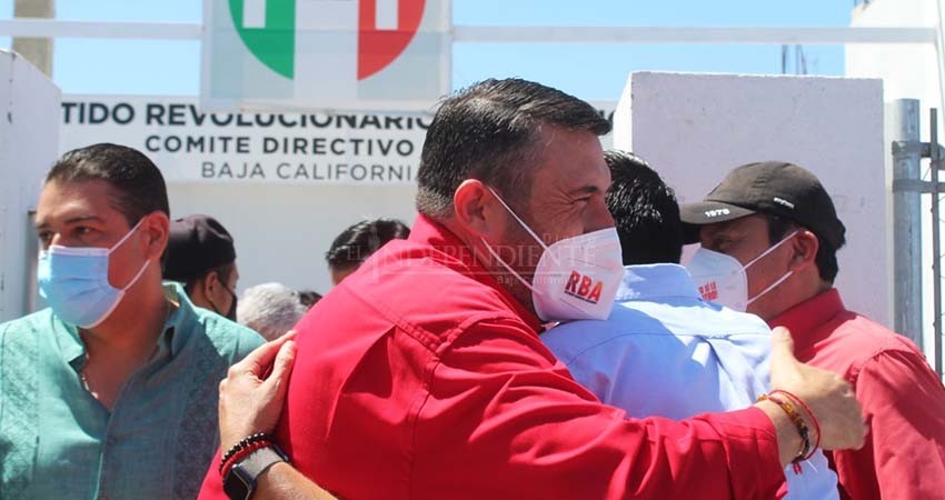Ausentes medidas sanitarias en protocolo político de Pancho Pelayo y Ricardo Barroso Ausentes medidas sanitarias en protocolo político de Pancho Pelayo y Ricardo Barroso