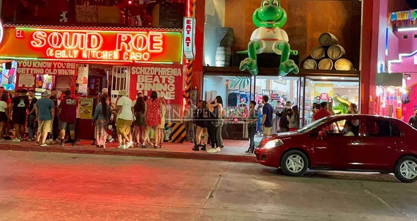 Puntualmente… Bares y antros de CSL acatan reglas sanitarias cerrando a medianoche Puntualmente… Bares y antros de CSL acatan reglas sanitarias cerrando a medianoche