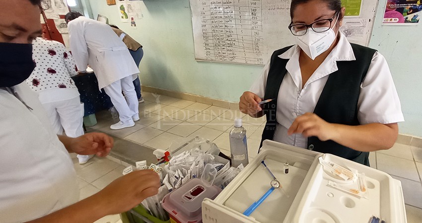 Personal “Covid” de hospitales privados ya fue vacunado: SSA