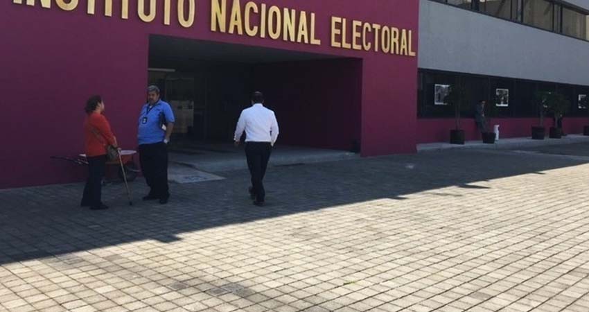 "El INE, de lo más ineficiente": López Obrador "El INE, de lo más ineficiente": López Obrador