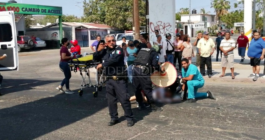 Adolescente se avienta de puente peatonal en La Paz Adolescente se avienta de puente peatonal en La Paz