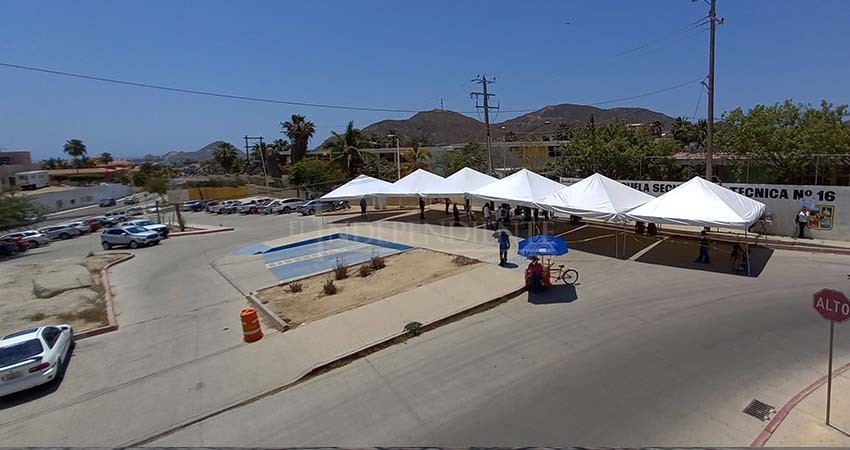 Altas temperaturas en Los Cabos hacen de la vacunación contra el Covid un infierno Altas temperaturas en Los Cabos hacen de la vacunación contra el Covid un infierno