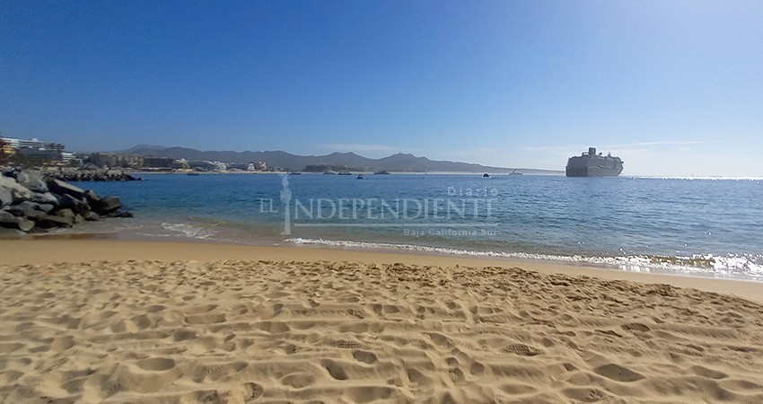 Sorpresiva visita de un crucero a la bahía de Cabo San Lucas Sorpresiva visita de un crucero a la bahía de Cabo San Lucas