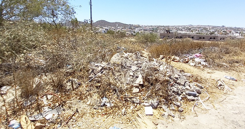 Subestiman ciudadanos la temporada ciclónica y siguen tirando basura en la calle Subestiman ciudadanos la temporada ciclónica y siguen tirando basura en la calle