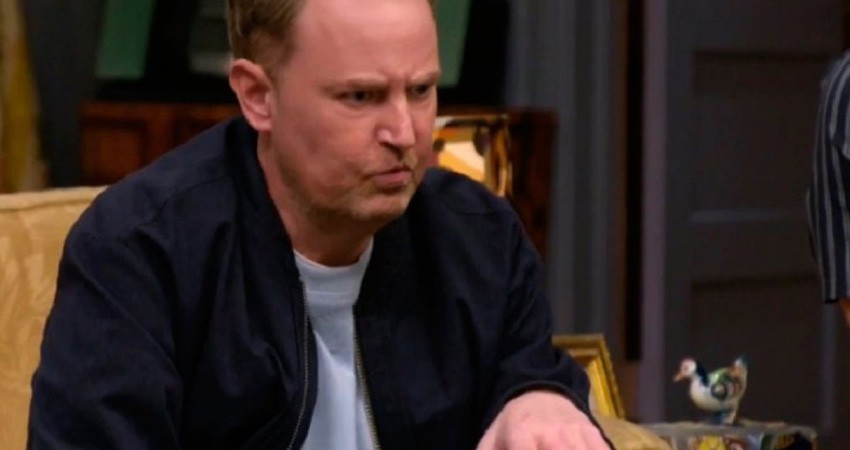 Director de reunión de Friends defiende extraña actitud de Matthew Perry Director de reunión de Friends defiende extraña actitud de Matthew Perry