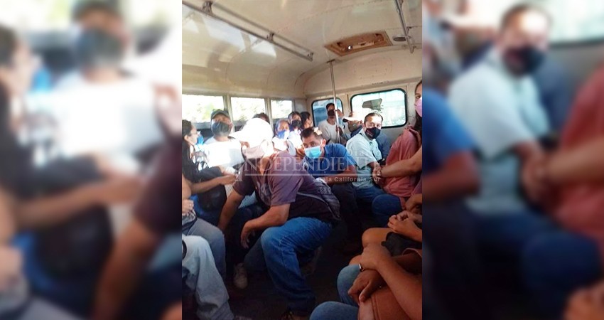 Choferes del transporte público sientan en pasillos a pasajeros para burlar a inspectores