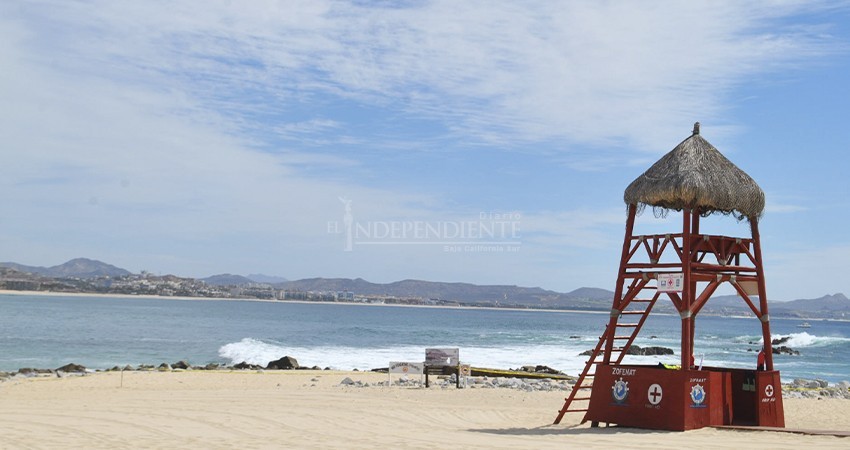 Se mantienen banderas de advertencia en playas de Los Cabos por oleaje elevado Se mantienen banderas de advertencia en playas de Los Cabos por oleaje elevado