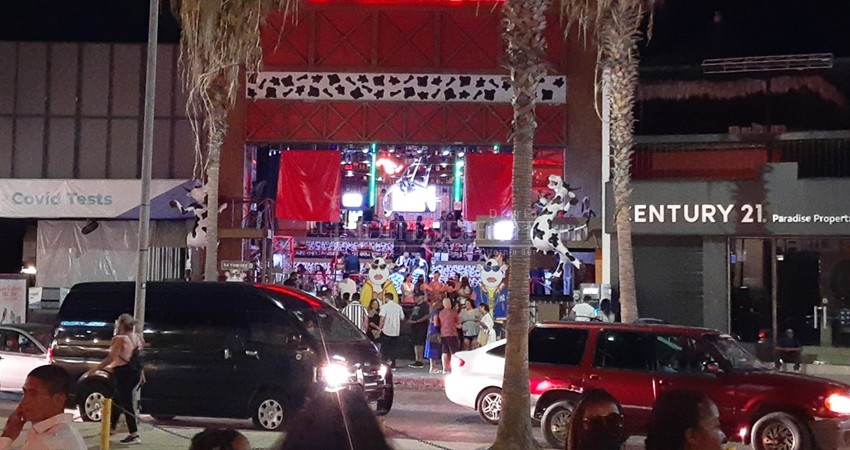 Negocios no respetan protocolos Covid; alcaldesa dice tener poco apoyo del Estado Negocios no respetan protocolos Covid; alcaldesa dice tener poco apoyo del Estado