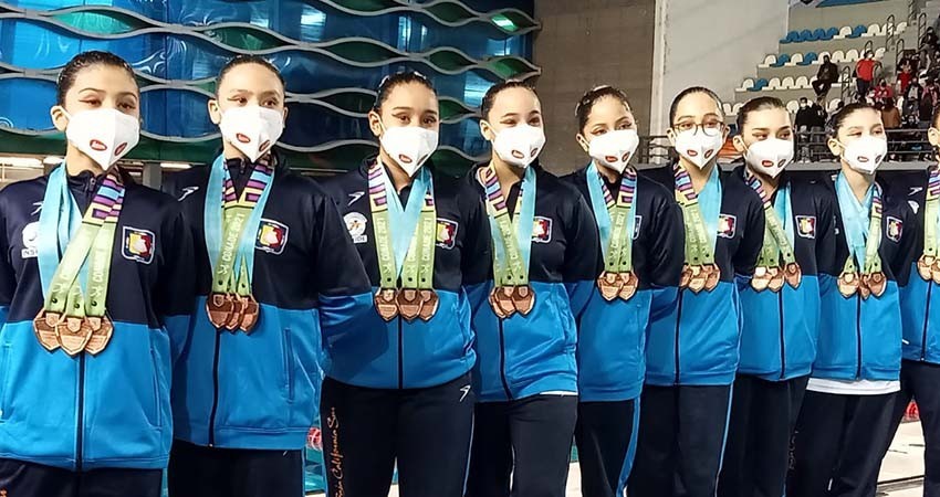 Histórico triple bronce en Natacion Artistica