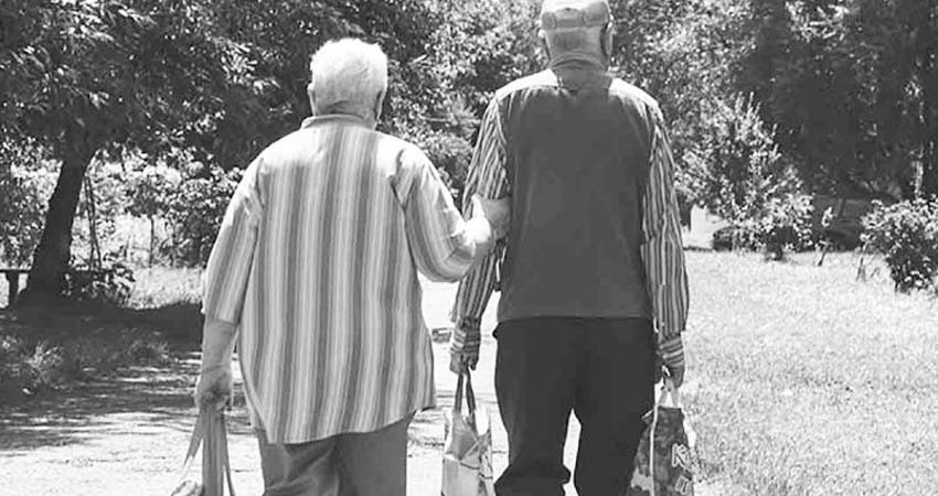 Abuelito sobrevive al covid tras casi 10 meses enfermo; fue positivo 43 veces Abuelito sobrevive al covid tras casi 10 meses enfermo; fue positivo 43 veces