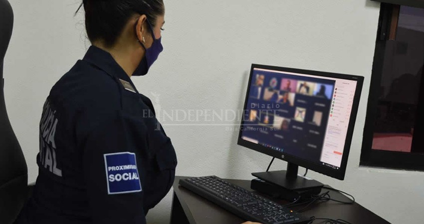 Capacitan a policías de BCS sobre libertad de expresión