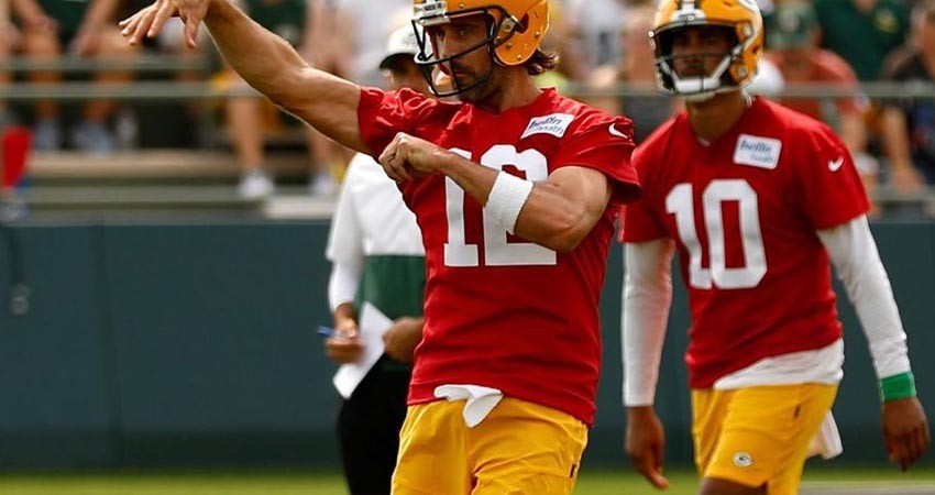 Aaron Rodgers regresa con Green Bay Packers tras pensar en el retiro