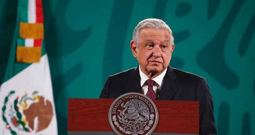 AMLO señala crisis de organismos electorales; pide reformar TEPJF e INE