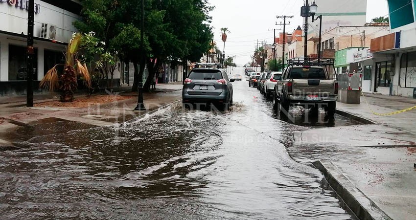 Leves lluvias evidencian mala planeación en nuevas obras en el centro de La Paz