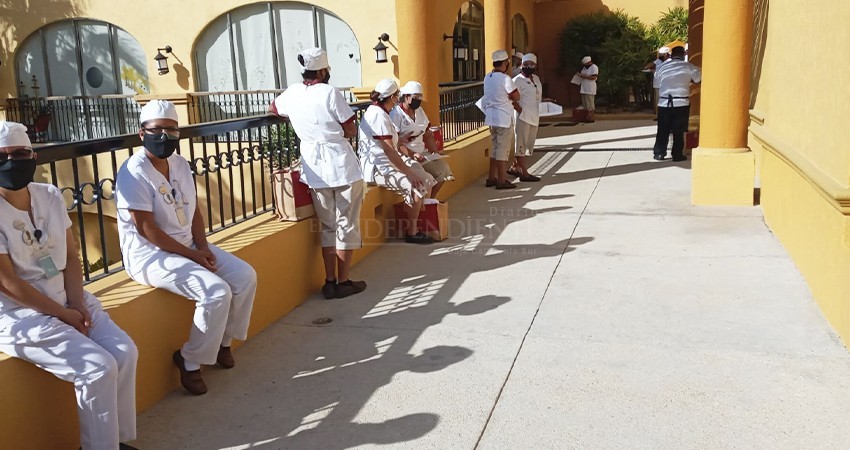 Dosis sobrantes: las vacunas contra Covid-19 que se aplican a trabajadores de hoteles