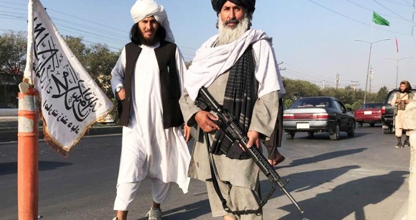 Rusia y China tienden la mano a los talibanes